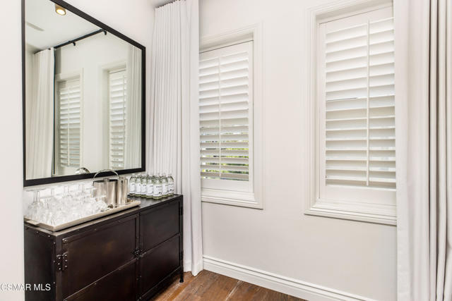 6072 Mandeville Place, Oak Park CA: https://media.crmls.org/mediaz/9f2e8f90-7524-4f96-bb89-39f355795f6f.jpg