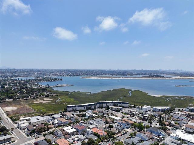 4007 Crown Point Drive, San Diego CA: https://media.crmls.org/mediaz/9f2f5c07-1c78-46a4-81b5-5269d89f7c16.jpg