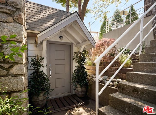 28918 Palisades Drive, Lake Arrowhead CA: https://media.crmls.org/mediaz/9f302468-24bb-49a2-bc95-8490698b3704.jpg