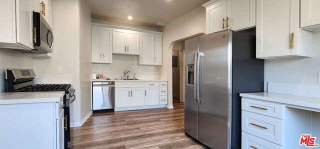 224 N Jackson Street, Glendale CA: https://media.crmls.org/mediaz/9f3091f9-75a4-4fd3-9404-fd7903c826cb.jpg