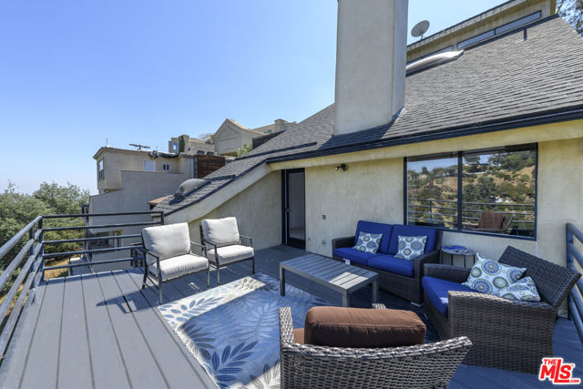 8581 Cole Crest Drive, Los Angeles CA: https://media.crmls.org/mediaz/9f30b209-79b2-4d8c-8f47-a521cce2400c.jpg