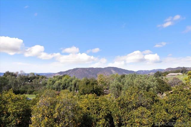 1379 Sunny Heights Road, Fallbrook CA: https://media.crmls.org/mediaz/9f31152c-a8db-4f70-8acf-6c738be3425e.jpg