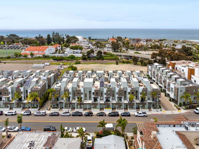 2511 State St, Carlsbad CA: https://media.crmls.org/mediaz/9f31786a-b314-484b-af7c-c66b23fd7589.jpg