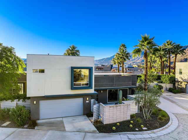 1047 Hunter Drive, Palm Springs CA: https://media.crmls.org/mediaz/9f31c3bd-c9c9-4e59-be2c-383a175575e2.jpg