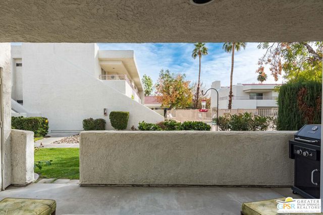32505 Candlewood Drive, Cathedral City CA: https://media.crmls.org/mediaz/9f322c47-1a7e-4e05-806c-9063d21e5caa.jpg