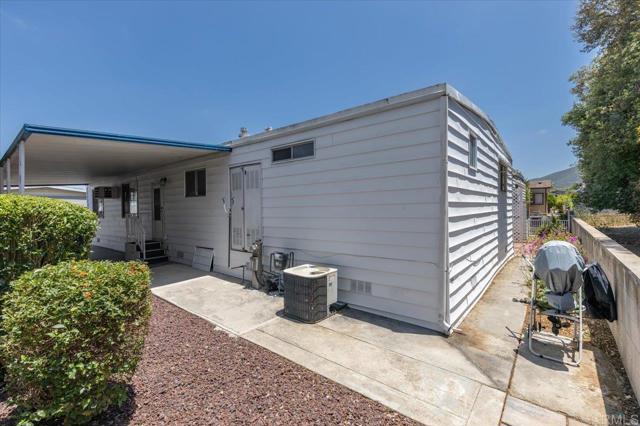 1286 Discovery Street, San Marcos CA: https://media.crmls.org/mediaz/9f324647-c187-4a6d-b607-d58edc4e5379.jpg