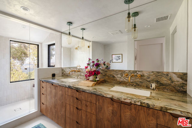 2002 Tuna Canyon Road, Topanga CA: https://media.crmls.org/mediaz/9f3280ac-0686-4794-b0f8-c18ec13c192c.jpg