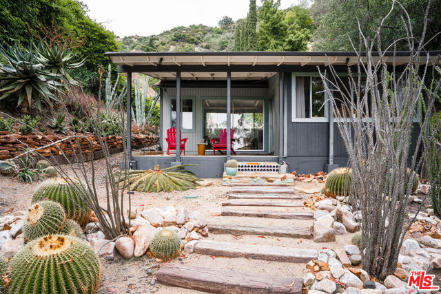 4078 Mandeville Canyon Rd. Road, Los Angeles CA: https://media.crmls.org/mediaz/9f3286c5-6d7c-4d9b-b7d6-2ed5025a6f73.jpg