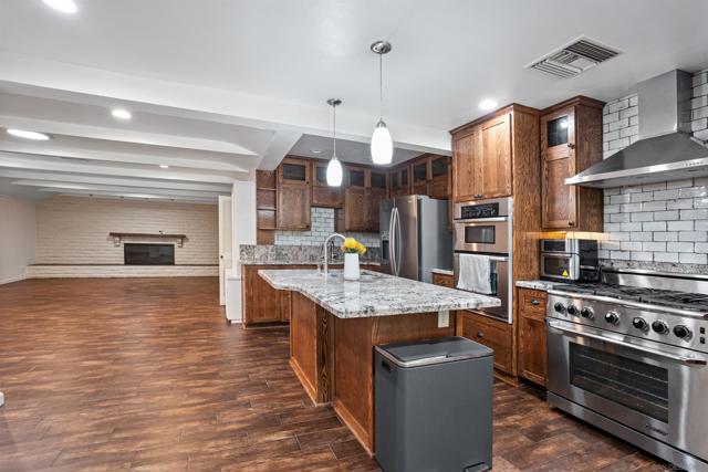 4201 Avenida Gregory, Spring Valley CA: https://media.crmls.org/mediaz/9f3360de-a037-4e5c-9883-736473d00f4e.jpg