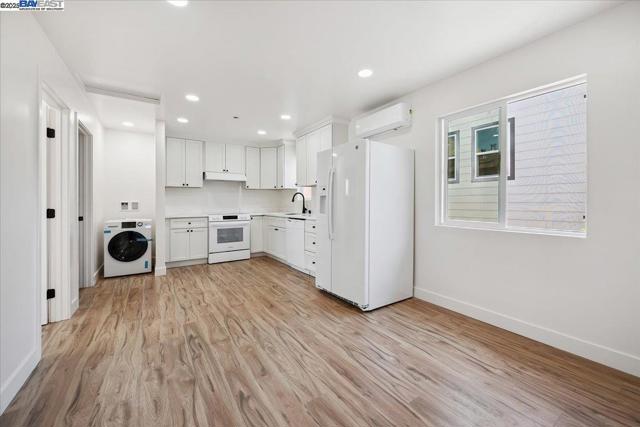 917 Channing Way, Berkeley CA: https://media.crmls.org/mediaz/9f33e044-6720-4988-9478-5d03532af709.jpg