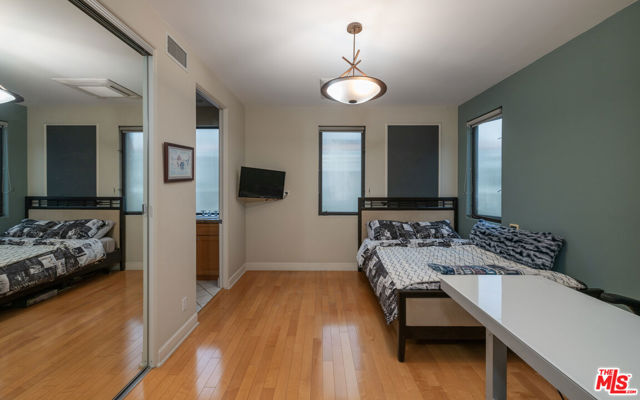 4115 Roma Court, Marina del Rey CA: https://media.crmls.org/mediaz/9f3406b5-faf6-40e1-ae61-f800794c629a.jpg
