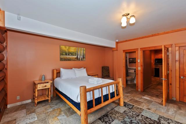 42400 Eagle Ridge, Big Bear CA: https://media.crmls.org/mediaz/9f3433e6-95bd-4f00-a9c1-0ca7c5930c2e.jpg