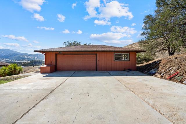 20101 Panoche Road, Paicines CA: https://media.crmls.org/mediaz/9f34700d-9587-40bb-899b-8396d3e5f0c7.jpg