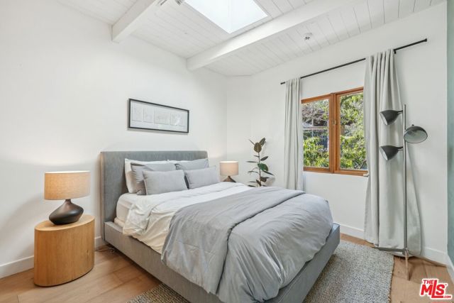 2145 Sunset Crest Drive, Los Angeles CA: https://media.crmls.org/mediaz/9f349be6-2c94-408d-bee8-14572a58661a.jpg
