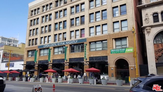 460 S Spring Street, Los Angeles CA: https://media.crmls.org/mediaz/9f34f022-739a-4740-8e84-ddb96db2146b.jpg