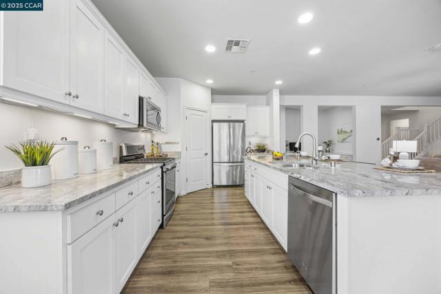 951 Dainty Avenue, Brentwood CA: https://media.crmls.org/mediaz/9f34fa92-507b-435a-a393-0c7d085a7a43.jpg