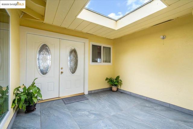 11772 Cranford Way, Oakland CA: https://media.crmls.org/mediaz/9f350276-769e-4e7b-b789-3f1e19377dc7.jpg