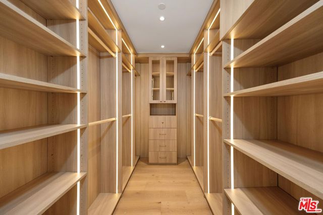 4627 Sunnyslope Avenue, Sherman Oaks CA: https://media.crmls.org/mediaz/9f358bd5-f678-4828-b9bb-732e8fc38143.jpg