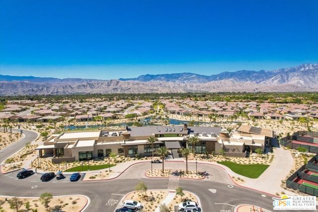 24 Zinfandel, Rancho Mirage CA: https://media.crmls.org/mediaz/9f36388c-a91c-49c4-aaa6-96c44e2d28e0.jpg