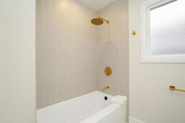 Detail Gallery Image 24 of 31 For 219 W Acacia Ave, El Segundo,  CA 90245 - 4 Beds | 2 Baths