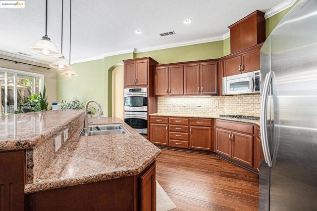 113 Little Ranch Circle, Oakley CA: https://media.crmls.org/mediaz/9f36a85e-f8b1-4d8a-a6cb-3d7f1a516fc0.jpg