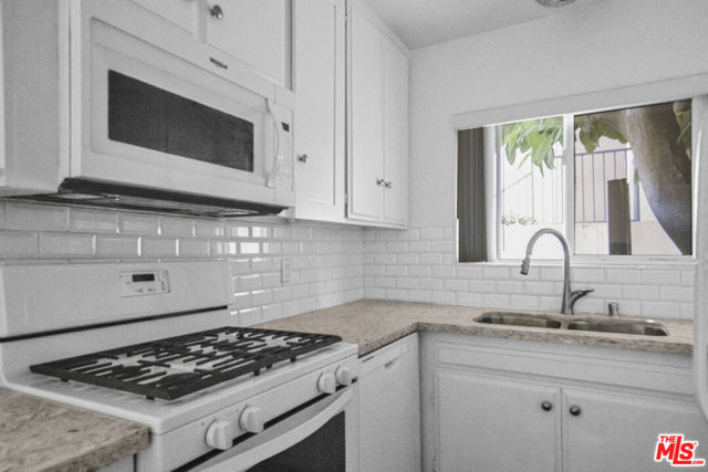 1253 Federal Avenue, Los Angeles CA: https://media.crmls.org/mediaz/9f36ac4a-64ef-474f-9804-d6b15cd12892.jpg