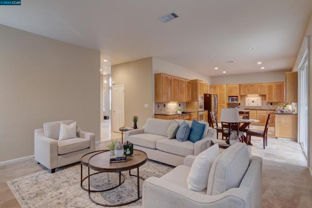 5171 Keller Ridge Dr, Clayton CA: https://media.crmls.org/mediaz/9f3721e6-9757-46b9-8ce9-369ffc81881f.jpg