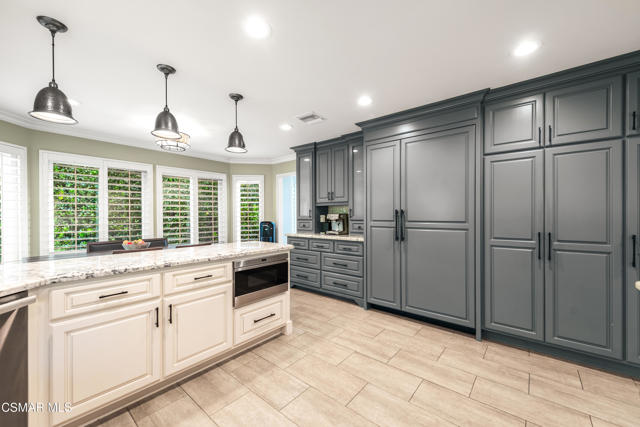 5816 Middle Crest Drive, Agoura Hills CA: https://media.crmls.org/mediaz/9f3732ef-bafc-4117-9873-38aabd9e6bcc.jpg