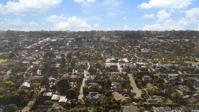1059 Hymettus Ave, Encinitas CA: https://media.crmls.org/mediaz/9f3799bb-525a-4244-b425-91850dda16b7.jpg