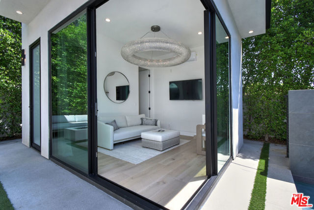 5316 Lennox, Sherman Oaks CA: https://media.crmls.org/mediaz/9f37cdb4-4ec4-4de0-85d7-af745b43de70.jpg