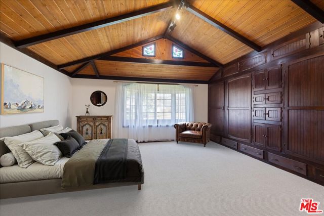 12848 Tiara Street, Valley Village CA: https://media.crmls.org/mediaz/9f37ded1-37d5-449f-ad7e-1f10a91e6d91.jpg
