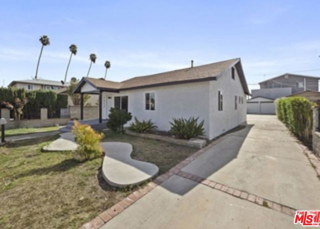 1212 W 92nd Street, Los Angeles CA: https://media.crmls.org/mediaz/9f38000d-30f5-4d37-9d00-5f336d1303cf.jpg