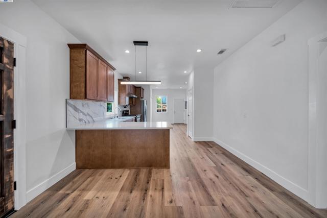 3035 Logan St, Oakland CA: https://media.crmls.org/mediaz/9f38d641-66d1-4b7d-9a7e-5ae41d56c21e.jpg