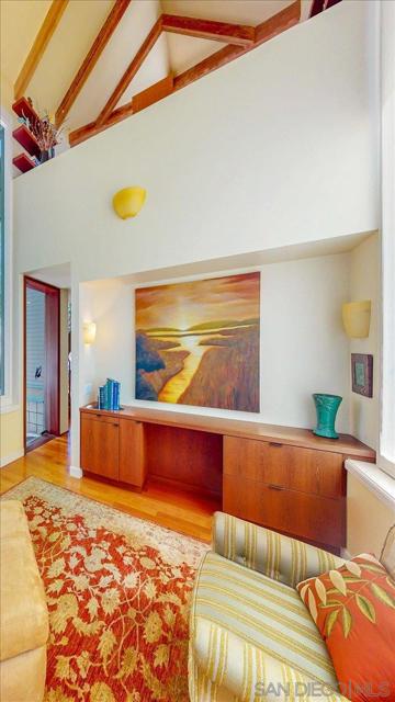 13027 Via Latina, Del Mar CA: https://media.crmls.org/mediaz/9f39e7cf-2152-471e-b98c-809c11a2ac07.jpg