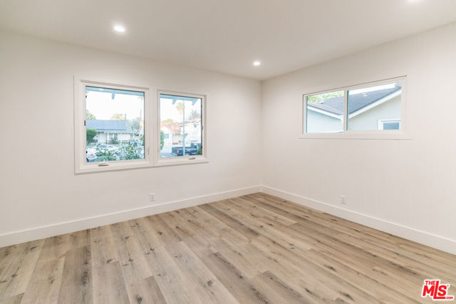 8335 GLADBECK Avenue, Northridge CA: https://media.crmls.org/mediaz/9f39fb88-c952-4152-807c-546347ad6baa.jpg