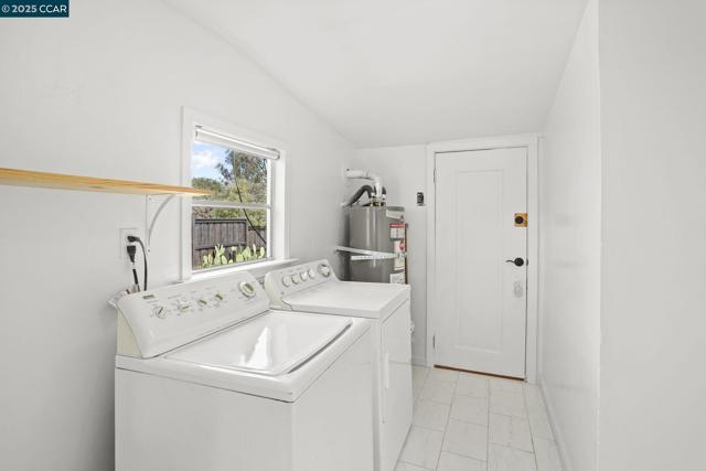 742 La Paloma Rd, El Sobrante CA: https://media.crmls.org/mediaz/9f3a0f54-fba2-4b98-a7a7-85e63b328c47.jpg