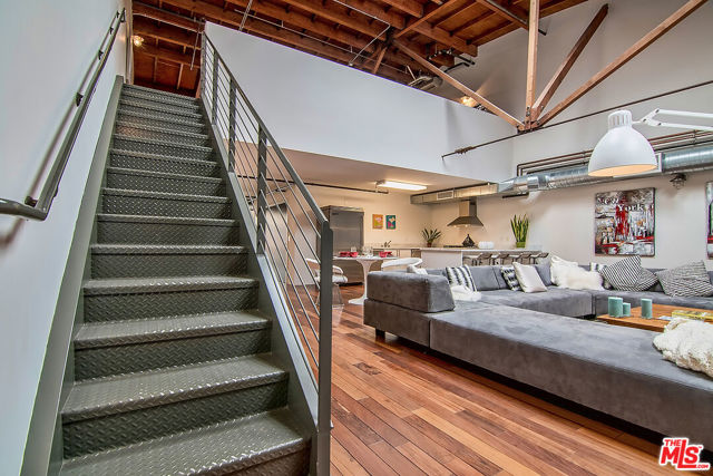 1046 Princeton Drive, Venice CA: https://media.crmls.org/mediaz/9f3a96aa-ee19-4206-acba-4d9e32fa5a35.jpg