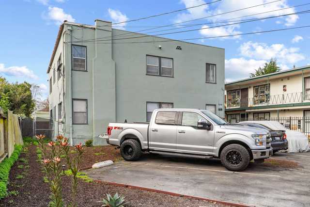 2238 7Th, Berkeley CA: https://media.crmls.org/mediaz/9f3b0bcd-0d70-44e6-b2b2-e9f491103048.jpg