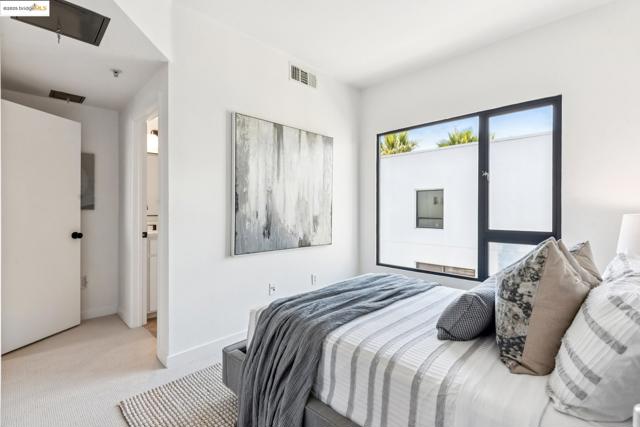 1321 Wood St, Oakland CA: https://media.crmls.org/mediaz/9f3b1a9e-92e4-455c-b1b9-701b603bee5d.jpg