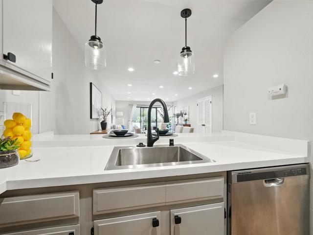 1685 Bayridge Way, San Mateo CA: https://media.crmls.org/mediaz/9f3b43c6-c2b1-4f43-b1fb-e8c425bbac05.jpg