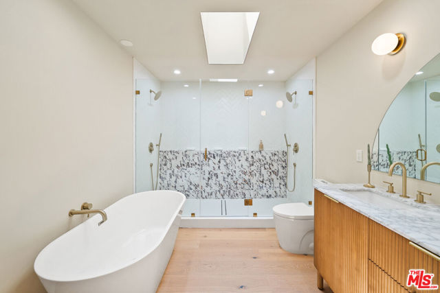 14742 Weddington Street, Sherman Oaks CA: https://media.crmls.org/mediaz/9f3b8754-5d63-454a-a72a-089b05f258e5.jpg