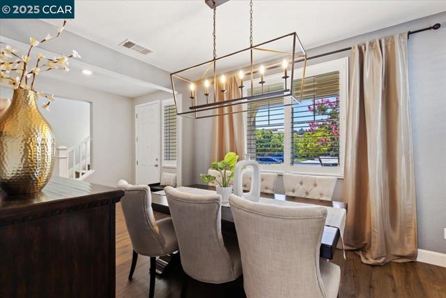 2097 Salice Way, Brentwood CA: https://media.crmls.org/mediaz/9f3c54e2-949c-42fa-ae11-af7e609ed8aa.jpg