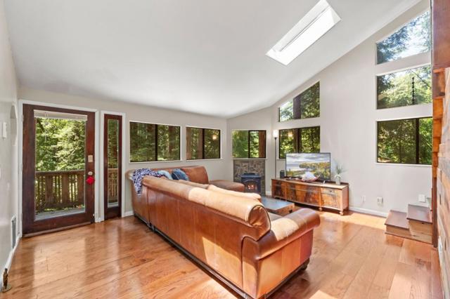483 Echo Lane, Boulder Creek CA: https://media.crmls.org/mediaz/9f3c5bc9-3504-4608-815c-046e6637ed49.jpg