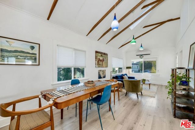 1631 Champlain Terrace, Los Angeles CA: https://media.crmls.org/mediaz/9f3cd591-1472-4ff3-bdf8-19b3abf9abfb.jpg