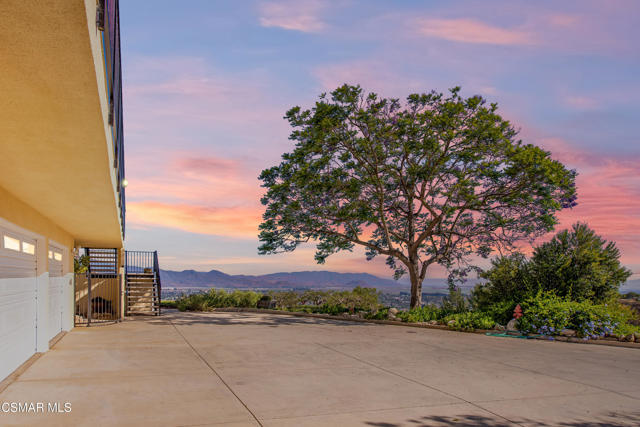 1140 San Clemente Way, Camarillo CA: https://media.crmls.org/mediaz/9f3d164b-7a9a-4ec2-993b-a16097276fcb.jpg