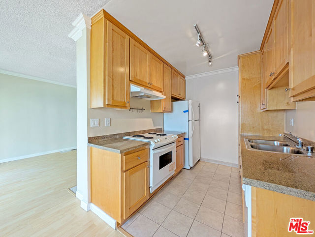 1538 11th Street, Santa Monica CA: https://media.crmls.org/mediaz/9f3d666a-01b7-4c3b-be42-a0902dc59992.jpg