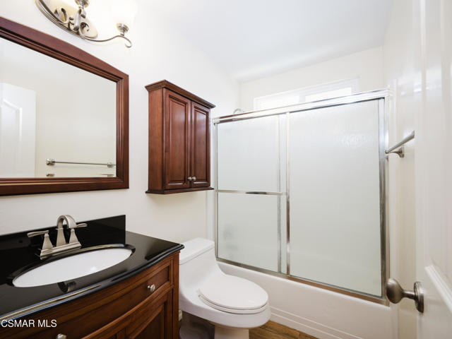 709 Zinnia Court, Thousand Oaks CA: https://media.crmls.org/mediaz/9f3d697d-1e91-45c2-b388-d3febda689d7.jpg