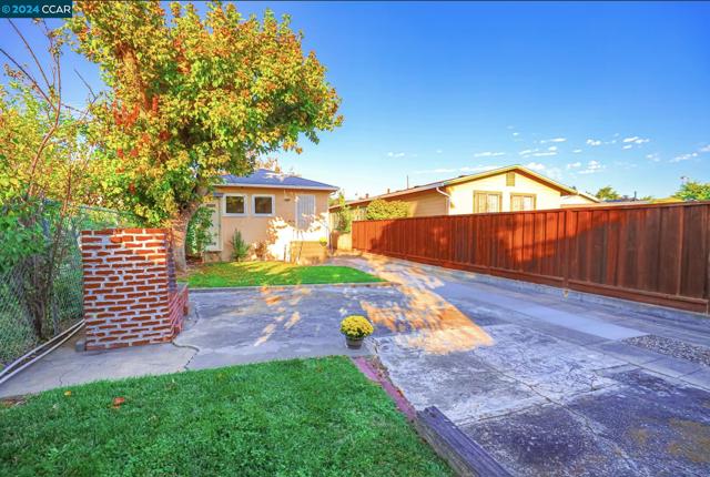 Image 14 of 19 For 3605 Mangels Ave
