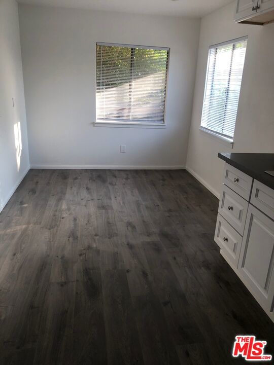 410 N Frederic Street, Burbank CA: https://media.crmls.org/mediaz/9f3e68c5-390a-412f-adff-02807bedef9b.jpg