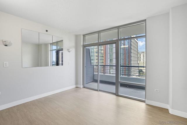 425 W Beech St, San Diego CA: https://media.crmls.org/mediaz/9f3e88bf-d840-42aa-be0f-d6b2df435633.jpg